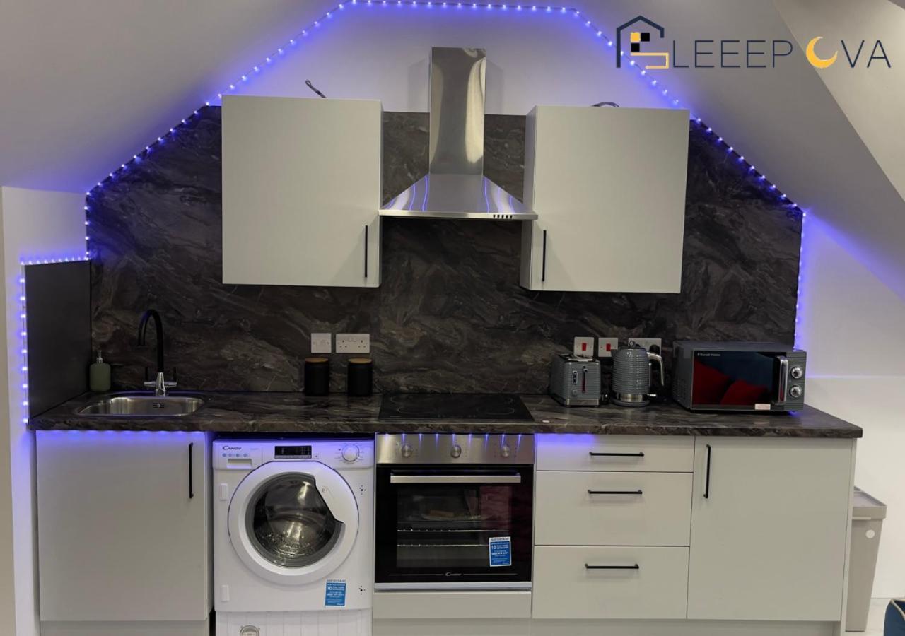 Last-Minute Reserve L Premium Deals L Luxury & Modern 1 Bedroom Apartment 5Plus Guests Couples Families Business Sleepova Short Lets & Serviced Accommodation Apartment London
