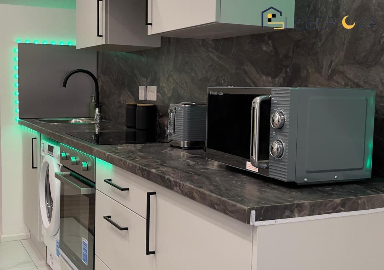Last-Minute Reserve L Premium Deals L Luxury & Modern 1 Bedroom Apartment 5Plus Guests Couples Families Business Sleepova Short Lets & Serviced Accommodation Apartment *