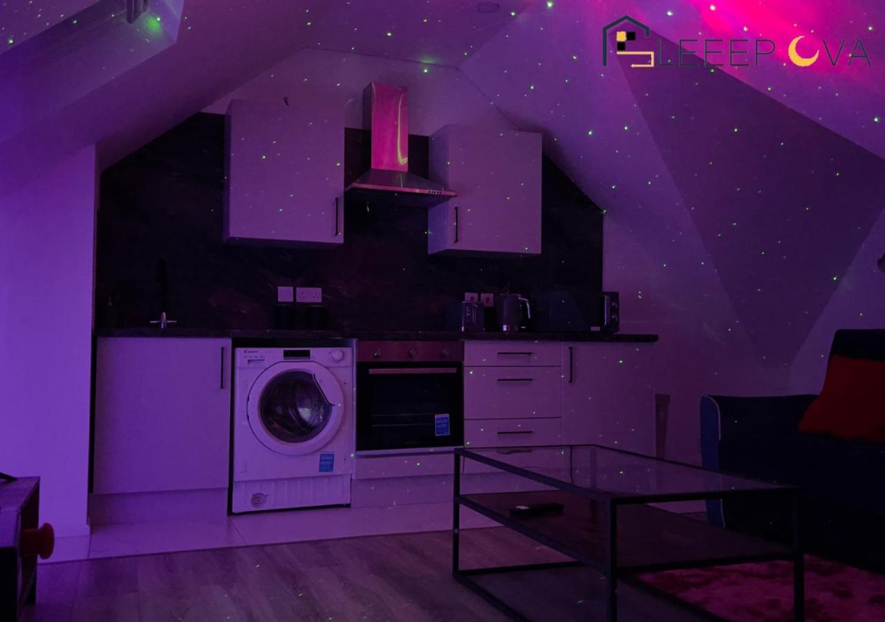 Apartment Last-Minute Reserve L Premium Deals L Luxury & Modern 1 Bedroom Apartment 5Plus Guests Couples Families Business Sleepova Short Lets & Serviced Accommodation *