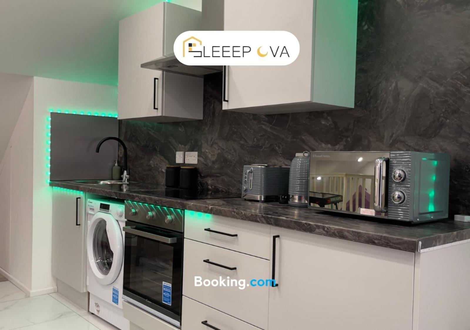 Last-Minute Reserve L Premium Deals L Luxury & Modern 1 Bedroom Apartment 5Plus Guests Couples Families Business Sleepova Short Lets & Serviced Accommodation Apartment